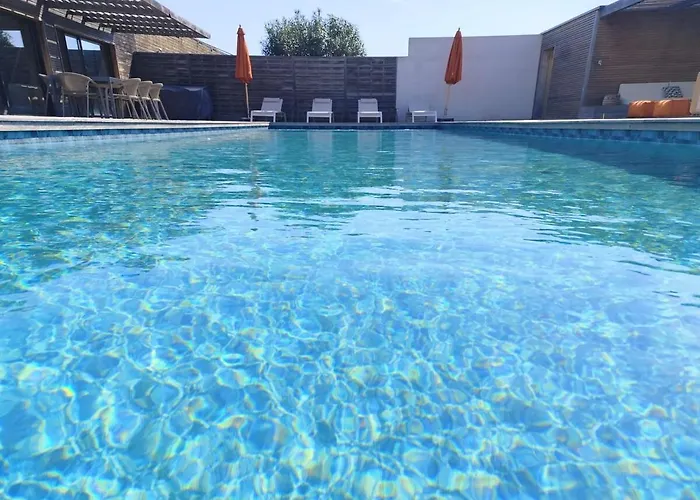 A Luci D'oru, 10 Personnes, 5 Suites, Piscine * Lecci