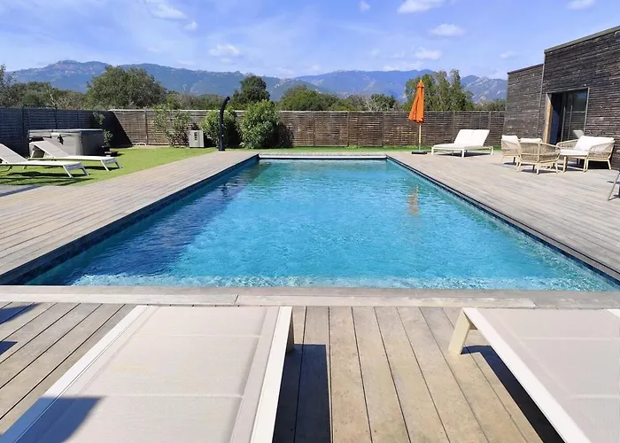 A Luci D'oru, 10 Personnes, 5 Suites, Piscine