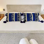 A Luci D'oru, 10 Personnes, 5 Suites, Piscine * Lecci