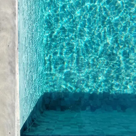 A Luci D'oru, 10 Personnes, 5 Suites, Piscine Lecci