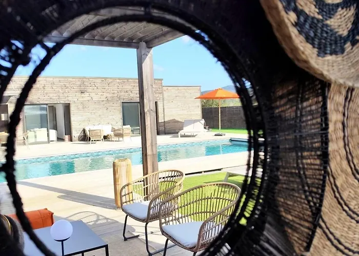 Vila A Luci D'oru, 10 Personnes, 5 Suites, Piscine Lecci