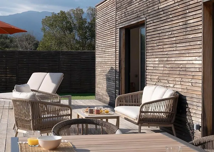 A Luci D'oru, 10 Personnes, 5 Suites, Piscine Lecci