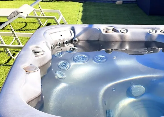 Villa A Luci D'oru, 10 Personnes, 5 Suites, Piscine Lecci