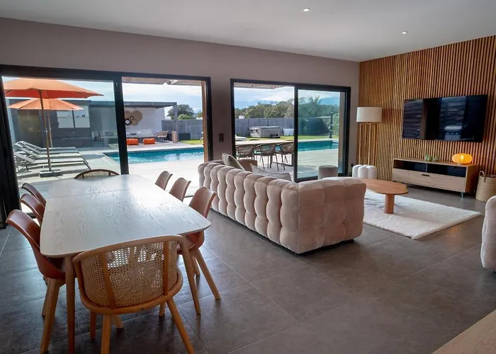 A Luci D'oru, 10 Personnes, 5 Suites, Piscine Vila Lecci